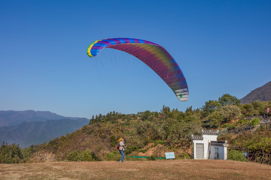 黄山宏村国际滑翔伞基地