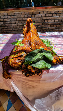 新疆葡萄庄园展示的烤全羊