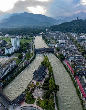 都江堰水利工程分流河道天府源