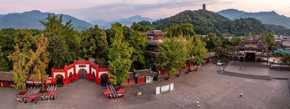 都江堰景区大门南桥古建筑全景