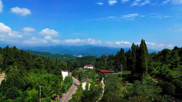 航拍绿色大山乡村公路