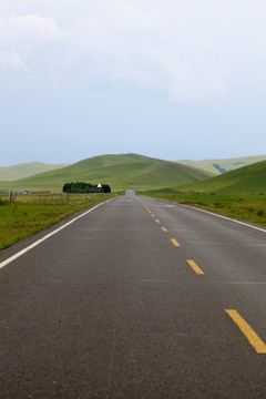草原上的公路