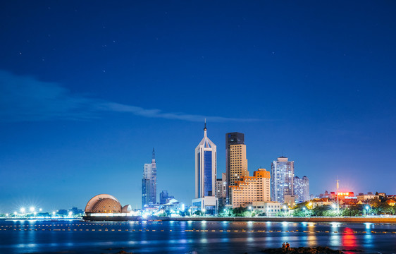 青岛栈桥夜景海水浴场旅行风光