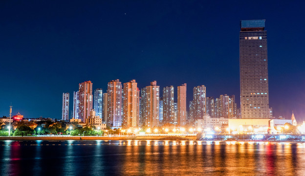 青岛栈桥夜景海水浴场旅行风光