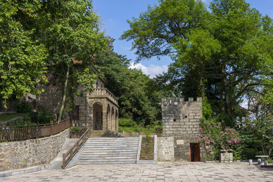 信阳鸡公山建筑之中正防空洞