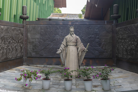 越王雕像