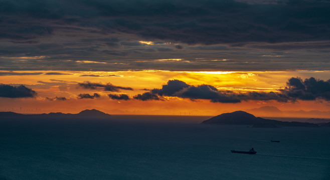 伶仃洋上看夕阳