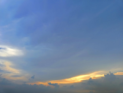 天空蓝色云海霞光