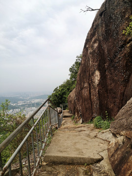 高山岩壁步道