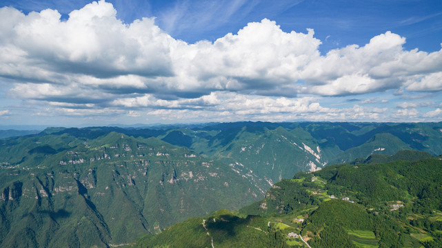 蓝天白云青山