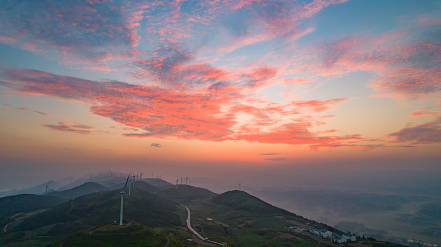 高山日出朝霞