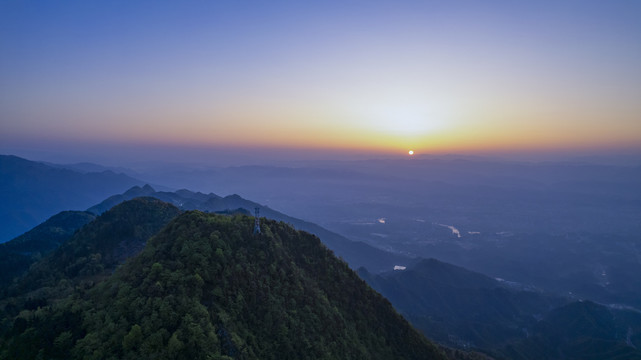 高山日出朝霞