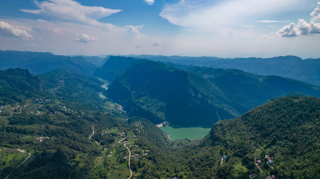 高山河流