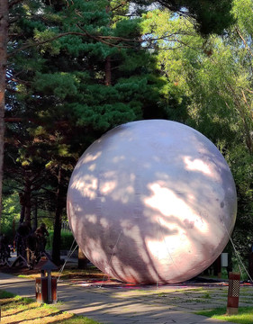 球形雕塑
