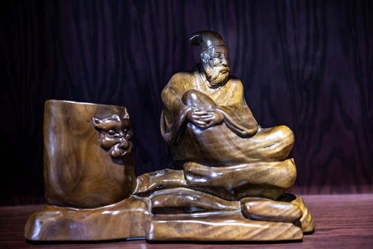 苏轼木雕像