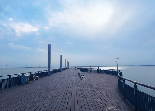 东太湖苏州湾旅游观光大堤步道