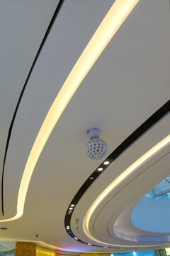 商业建筑室内吊顶灯光装饰