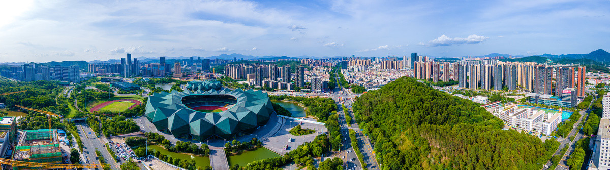 深圳市龙岗区的大运体育中心