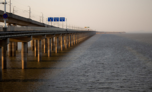 石臼湖和石臼湖大桥