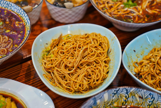 成都小吃重庆美食冒菜抄手