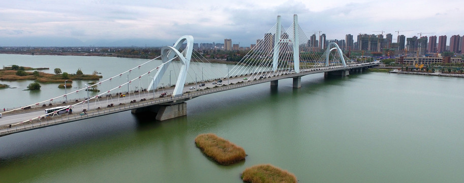 汉中一江两岸湿地公园龙岗大桥