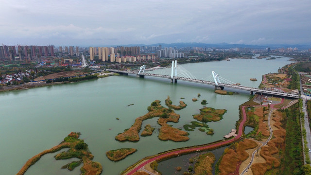 汉中一江两岸湿地公园龙岗大桥