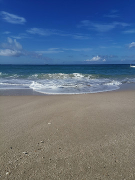 大海海边海景蓝天白云沙滩