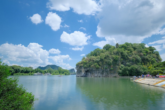 桂林山水风景象鼻山象山景区