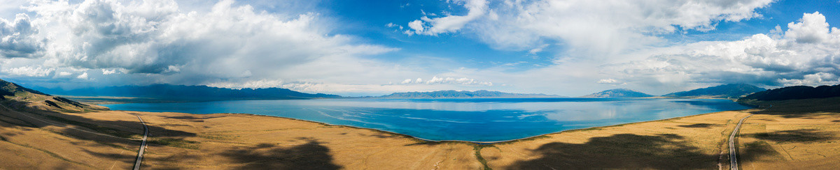航拍新疆伊犁赛里木湖全景