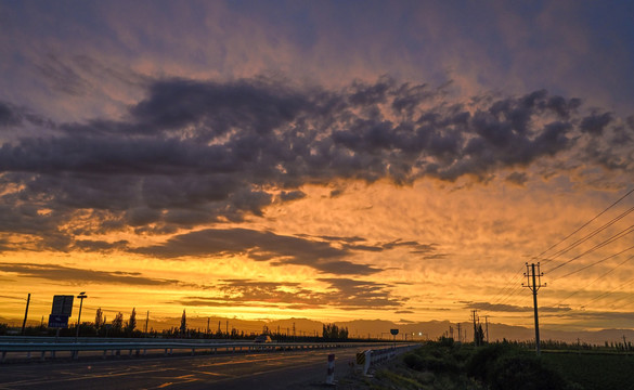 漫天通红的夕阳美景