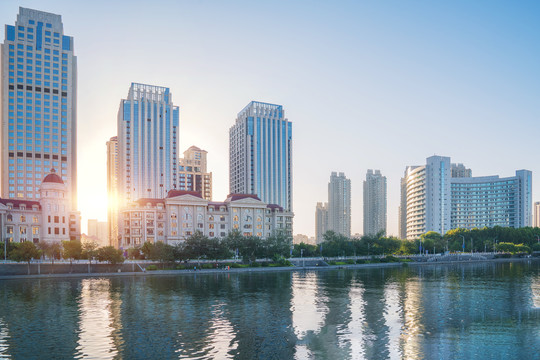 天津城市天际线和海河上的桥梁