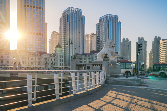 天津城市天际线和海河上的桥梁