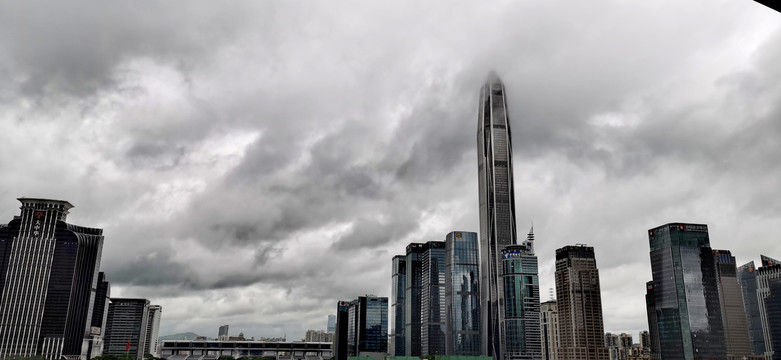 深圳下雨天空