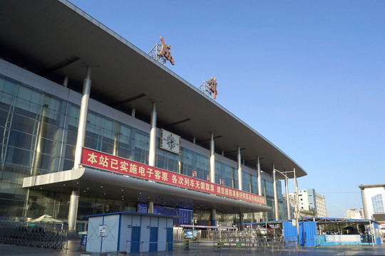 四川成都火车站站房外景