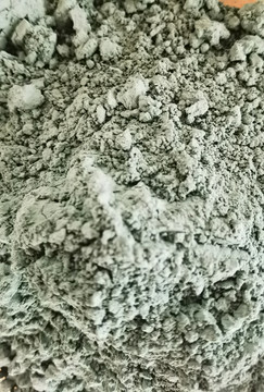 灰白粉末