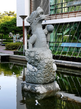 韩国龙雕塑