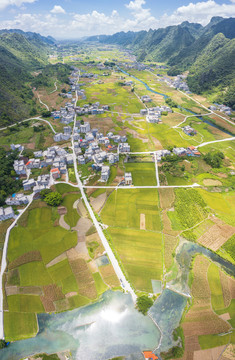 广西都安地下河天窗群