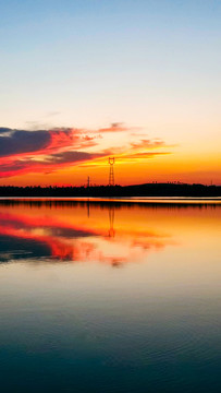 湖面夕阳
