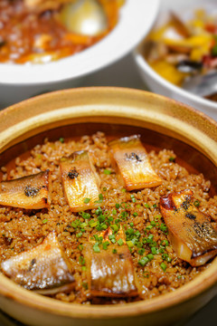 午鱼焗饭炒饭美食