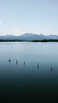 湖和山