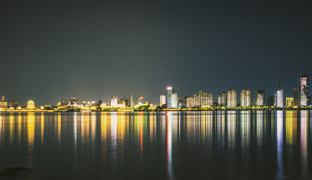 南昌城市夜晚江景