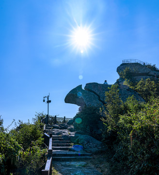 信阳鸡公山报晓峰