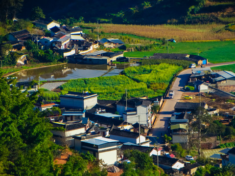 山坳村庄