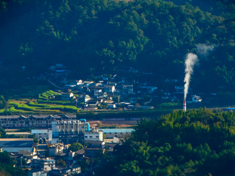 山坳小城