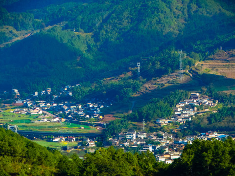 山坳村庄