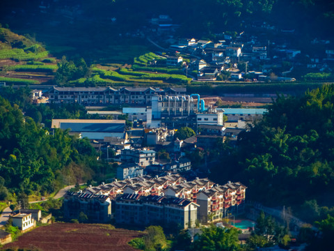 山坳小城