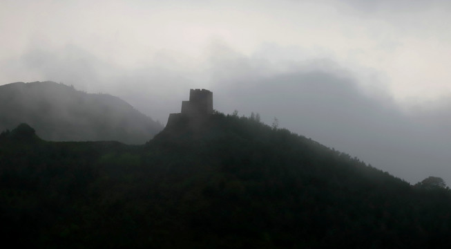 雁门关雨雾