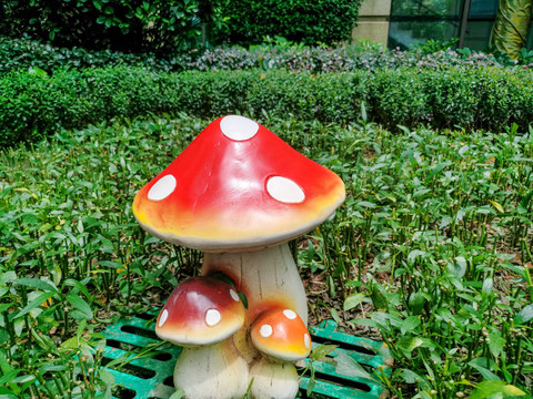 松宇时代城蘑菇雕塑
