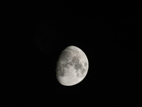 农历八月十一夜晚的月亮