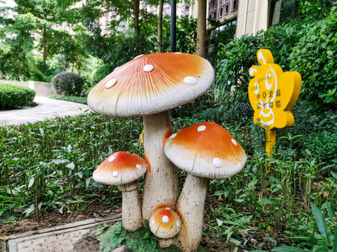 松宇时代城蘑菇雕塑